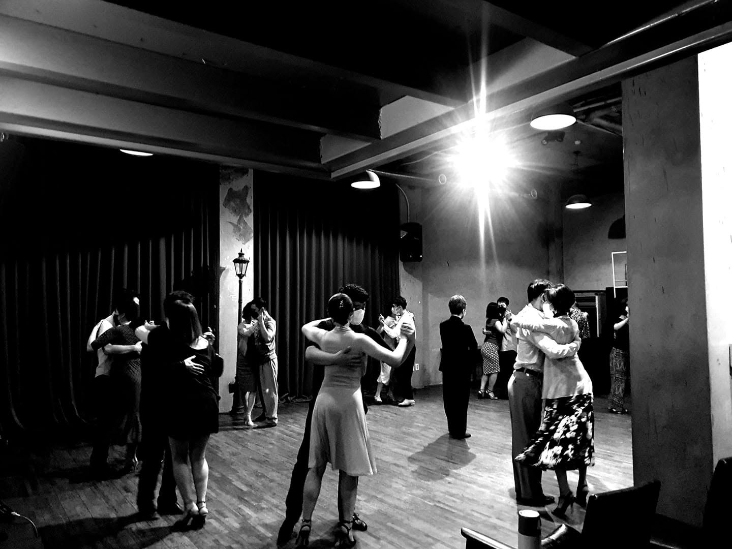 Rick teaching a group of tango dancers in a studio